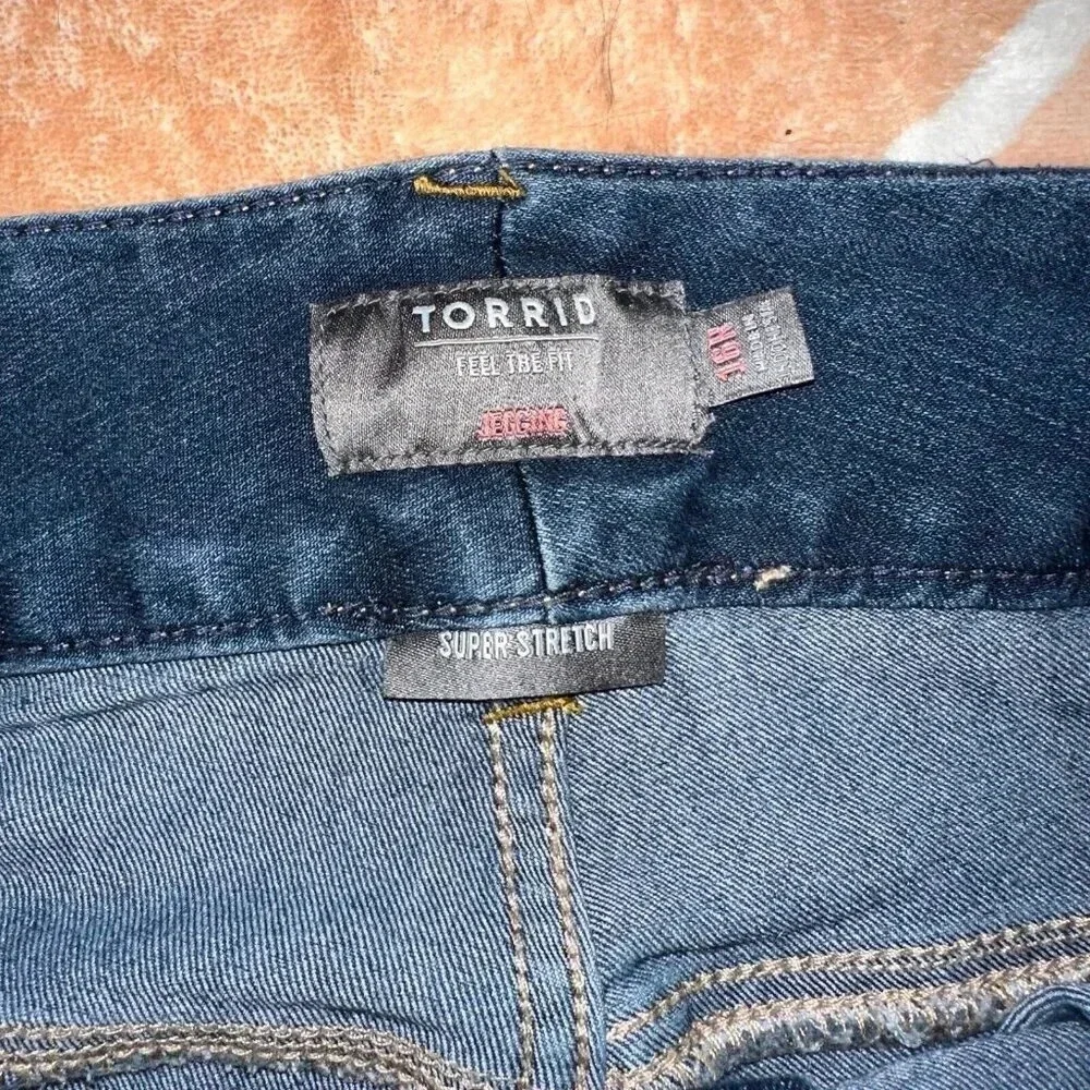 Torrid Super Stretch Jegging 3 Button Jeans Denim Super Soft Women's Sz 16 - Picture 3 of 7